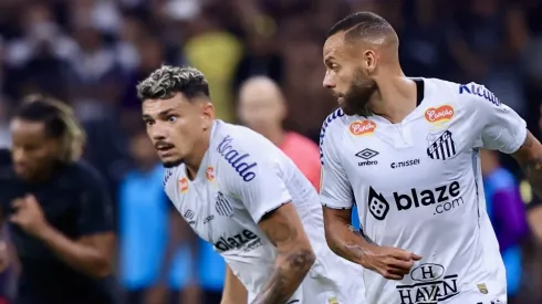 Tiquinho Soares faz postagem polêmica na web.