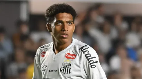Souza, lateral esquerdo do Santos