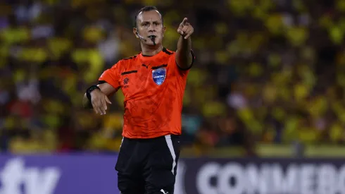 GUAYAQUIL, ECUADOR – MARCH 5: Referee Dario Herrera gestures during the CONMEBOL Copa Libertadores 2025 third stage qualifier between Barcelona SC and Corinthians at Estadio Monumental Isidro Romero Carbo on March 5, 2025 in Guayaquil, Ecuador. (Photo by Franklin Jacome/Getty Images)