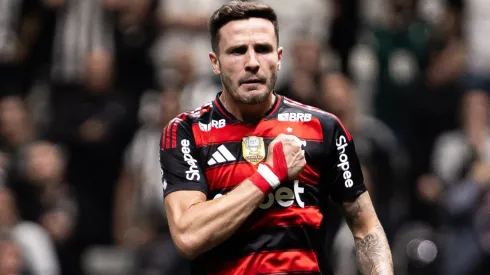 Saúl Níguez chegou recentemente e já se adaptou ao estilo de jogo do Flamengo. Foto: Mateus Dutra/AGIF