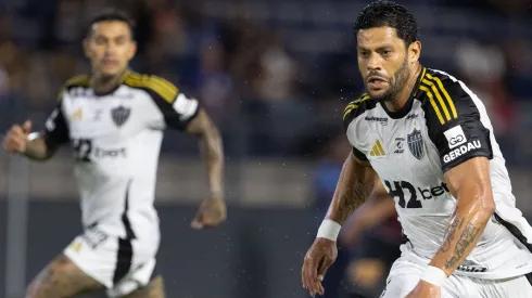 SP – BRAGANCA PAULISTA – 16/11/2025 – BRASILEIRO A 2025, BRAGANTINO X ATLETICO-MG – Hulk E Dudu jogador do Atletico-MG durante partida contra o Bragantino no estadio Cicero De Souza Marques pelo campeonato Brasileiro A 2025. Foto: Joisel Amaral/AGIF