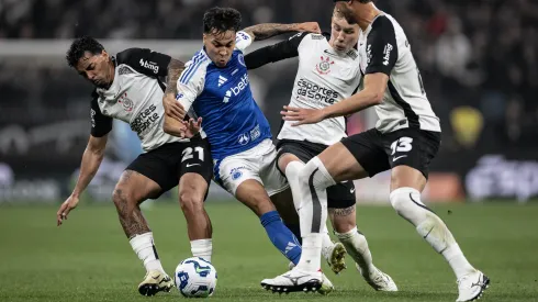 Cruzeiro e Corinthians se enfrentam hoje (23) no Mineirão