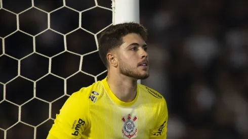 Felipe Longo reencontra ídolo Cássio em Cruzeiro x Corinthians e conta bastidores da relação — Foto Márcio JoséAGIF