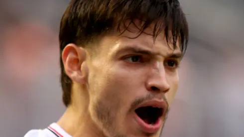 Damián Bobadilla vibra após abrir o placar diante do Juventude na Vila Belmiro