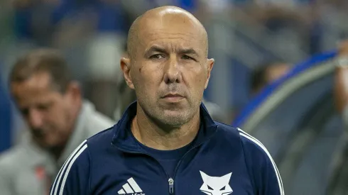 MG – BELO HORIZONTE – 18/10/2025 – BRASILEIRO A 2025, CRUZEIRO X FORTALEZA – Leonardo Jardim tecnico do Cruzeiro durante partida contra o Fortaleza no estadio Mineirao pelo campeonato Brasileiro A 2025. Foto: Fernando Moreno/AGIF