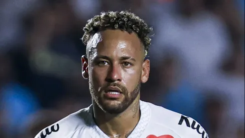 – Neymar sente dores em um dos joelhos