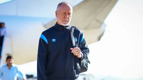 Mano Menezes surpreendeu na escalação gremista