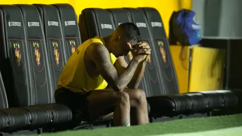 PE – RECIFE – 23/11/2025 – BRASILEIRO A 2025, SPORT X VITORIA – Jogadores do Sport lamentam a derrota apos a partida contra o Vitoria na Ilha do Retiro em Recife (PE), pelo Campeonato Brasileiro A 2025. Foto: Marlon Costa/AGIF