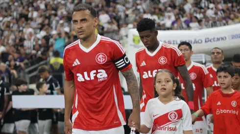 Alan Patrick é um dos pendurados contra o Vasco