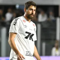 Luan Peres leva pancada no nariz, sai sangrando e preocupa torcedores do Santos no Beira-Rio