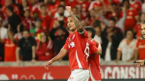 Alan Patrick comemora seu gol diante do Santos – Foto: Ricardo Duarte / Internacional