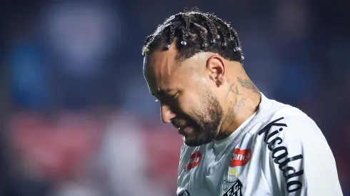 Com lesão no menisco do joelho, Neymar não deve mais atuar pelo Santos em 2025