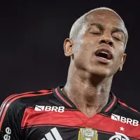 Wallace Yan não se encaixa com trio ofensivo do Flamengo e mostra erros contra Atlético-MG