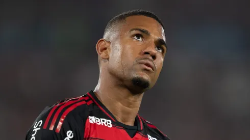 Samuel Lino perdeu três chances de gol