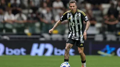 MG – BELO HORIZONTE – 12/11/2025 – BRASILEIRO A 2025, ATLETICO-MG X FORTALEZA – Bernard jogador do Atletico-MG durante partida contra o Fortaleza no estadio Arena MRV pelo campeonato Brasileiro A 2025. Foto: Gilson Lobo/AGIF