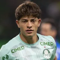 Giay faz pênalti inacreditável, é expulso, e ‘coroa’ partida pífia com erros técnicos