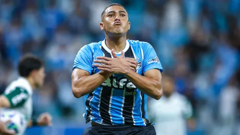 Carlos Vinícius vem sendo um dos destaques do Grêmio