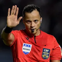 CBF divulga áudio do VAR com árbitro sobre pênalti sofrido por Carlos Vinícius em Grêmio x Palmeiras