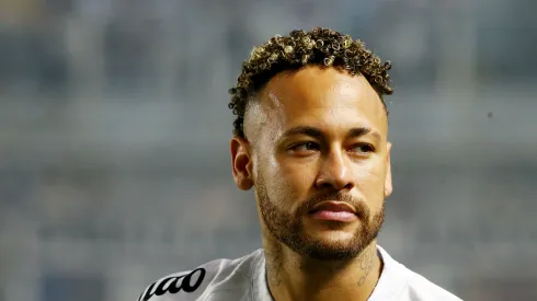 Neymar tem novo problema no joelho.