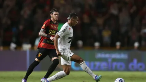 PE – RECIFE – 26/07/2025 – BRASILEIRO A 2025, SPORT X SANTOS – Sousa jogador do Santos durante a partida entre Sport e Santos no Estadio da Ilha do Retiro em Recife (PE), pelo campeonato brasileiro Serie A.