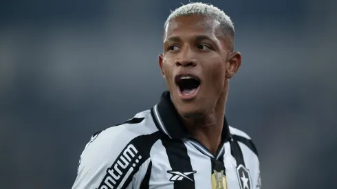 Meio-campista chegou com moral – Foto: Jorge Rodrigues/AGIF.