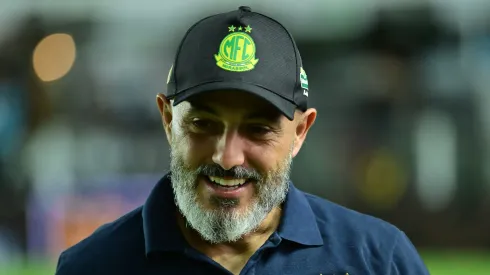 Rafael Guanaes tecnico do Mirassol durante partida contra o Santos no estadio Vila Belmiro pelo campeonato Brasileiro A 2025. Foto: Jota Erre/AGIF