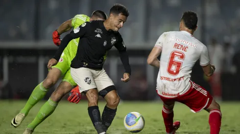 RJ – RIO DE JANEIRO – 21/11/2024 – BRASILEIRO A 2024, VASCO X INTERNACIONAL – Philippe Coutinho jogador do Vasco durante partida contra o Internacional no estadio Sao Januario pelo campeonato Brasileiro A 2024. Foto: Jorge Rodrigues/AGIF