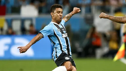 Marcos Rocha, lateral-direito do Grêmio em partida pelo campeonato brasileiro (Foto: Pedro H. Tesch/Getty Images)