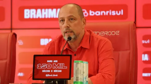 Alessandro Barcellos, presidente do Internacional em entrevista coletiva (Foto: Ricardo Duarte / Internacional)