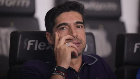 Abel Ferreira e a comissão técnica chegaram na noite desta quarta (26) no Peru.