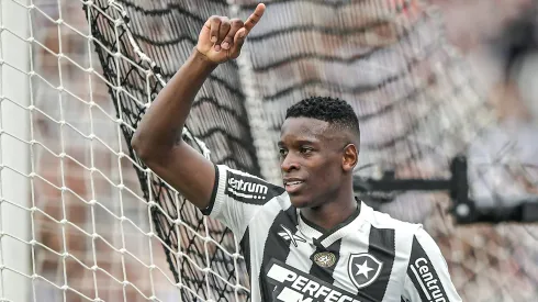 Luiz Henrique expõe bastidores do título da Libertadores do Botafogo – Foto: Thiago Ribeiro/AGIF