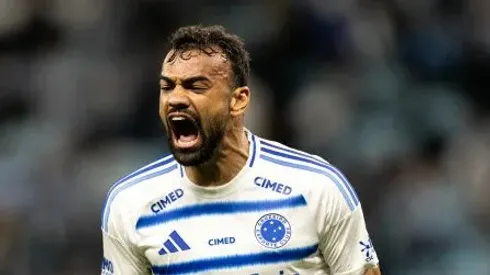 Fabricio Bruno jogador do Cruzeiro comemora seu gol durante partida contra o Gremio no estadio Arena do Gremio pelo campeonato Brasileiro A 2025. Foto: Paulo De Tarso/AGIF