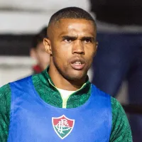 Douglas Costa, ex-Fluminense, aceita assinar contrato de graça e perdoar dívida para voltar ao Grêmio