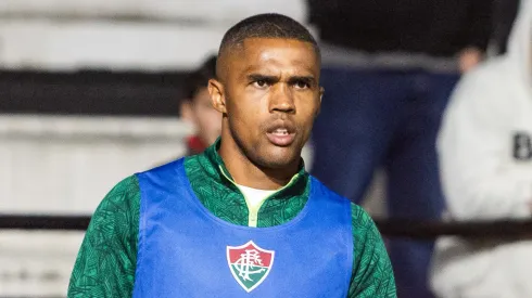 Douglas Costa não foi bem pelo Fluminense.