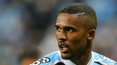 Douglas Costa tenta retornar ao Imortal.