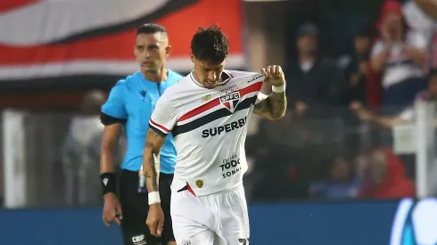 SP – SANTOS – 23/11/2025 – BRASILEIRO A 2025, SAO PAULO X JUVENTUDE – Rigoni jogador do Sao Paulo comemora seu gol durante partida contra o Juventude no estadio Vila Belmiro pelo campeonato Brasileiro A 2025. Foto: Mauricio De Souza/AGIF