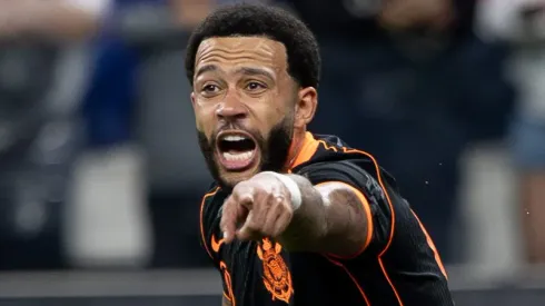 Memphis Depay deve estar em campo na decisão.