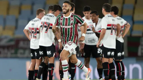 RJ – RIO DE JANEIRO – 27/11/2025 – BRASILEIRO A 2025, FLUMINENSE X SAO PAULO – Nonato jogador do Fluminense comemora seu gol durante partida contra o Sao Paulo no estadio Maracana pelo campeonato Brasileiro A 2025. Foto: Jorge Rodrigues/AGIF