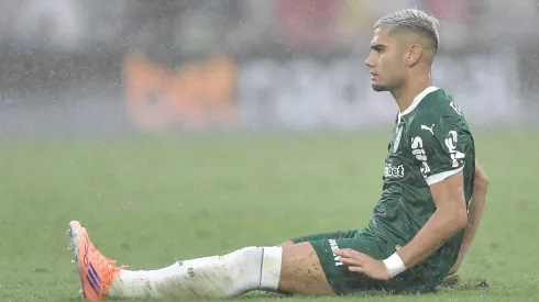 Andreas Pereira jogador do Palmeiras durante partida contra o Flamengo no estadio Maracana pelo campeonato Brasileiro A 2025.