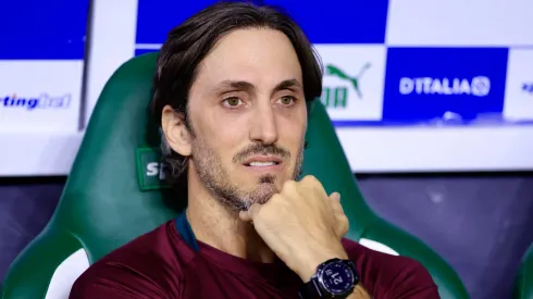 SP – SAO PAULO – 22/11/2025 – BRASILEIRO A 2025, PALMEIRAS X FLUMINENSE – Luis Zubeldia tecnico do Fluminense durante partida contra o Palmeiras no estadio Arena Allianz Parque pelo campeonato Brasileiro A 2025.