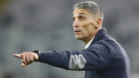 Treinador segue fazendo testes – Foto: Marcelo Hernandez/Getty Images.