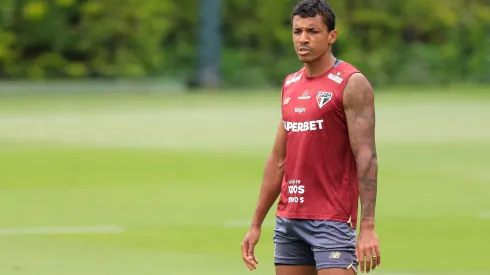 SP – SAO PAULO – 14/11/2025 – TREINO DO SAO PAULO – Luiz Gustavo jogador do Sao Paulo durante treino no Centro de Treinamento CT Barra Funda. Foto: Marcello Zambrana/AGIF