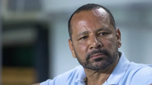 Neymar pai antes de partida na Vila Belmiro – Foto: Reinaldo Campos/AGIF