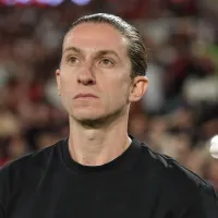 Filipe Luís ‘abraça’ elenco antes da final da Copa Libertadores entre Palmeiras x Flamengo