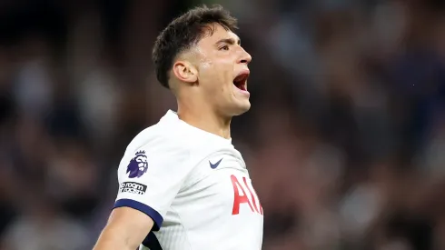 Alejo Veliz, do Tottenham, interessa ao Atlético por intermédio de Jorge Sampaoli para 2026