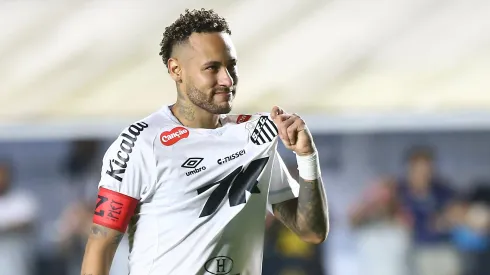 Neymar Jr jogador do Santos durante partida contra o Sport no estadio Vila Belmiro pelo campeonato Brasileiro A 2025. Foto: Mauricio De Souza/AGIF