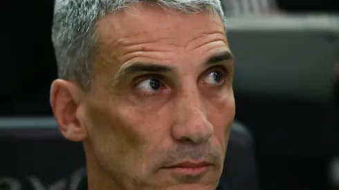 Vojvoda tem tido dificuldade de se livrar de suas convicções duvidosas no Santos na reta final do Brasileirão