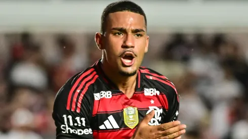 Samuel Lino protagonizou lance que fez a Nação vibrar.