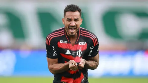 Danilo marca para Flamengo. Foto: Hector Vivas/Getty Images