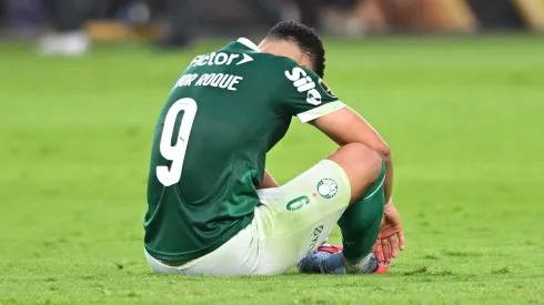 Vitor Roque, atacante do Palmeiras em partida pelo campeonato brasileiro (Foto: Rodrigo Valle/Getty Images)